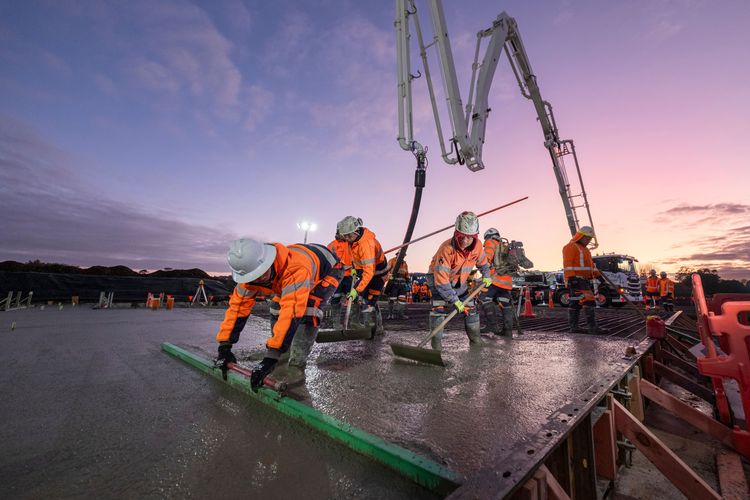 Concrete pour using a new hybrid concrete pump in electric mode - 2024